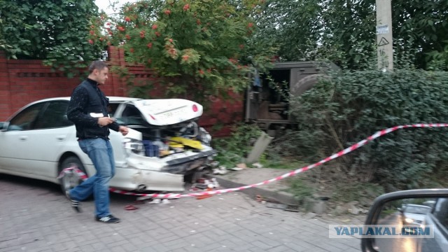 В Ростове бронеавтомобиль «Тигр» протаранил