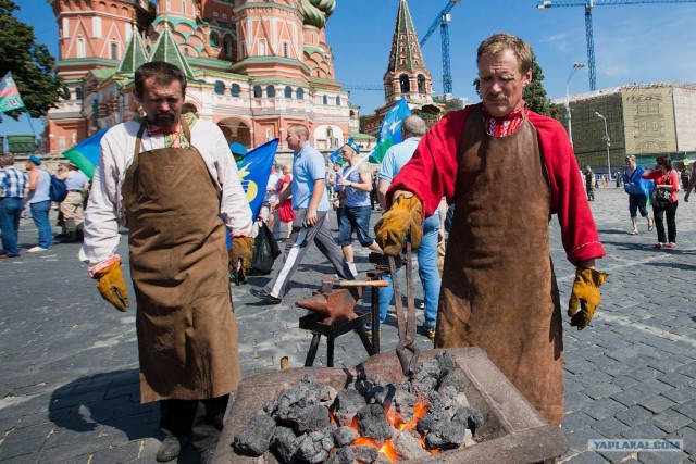 С Днем ВДВ, посоны!