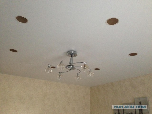 Установка ламп в натяжной потолок