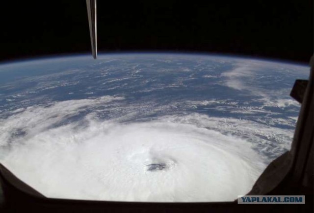 Ураганы. Вид из космоса (25 фото)