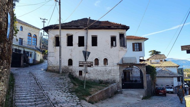 Aлбания в эпоху ХВОРИ всеобщей (2021)