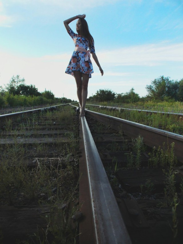 Красотки в платьях