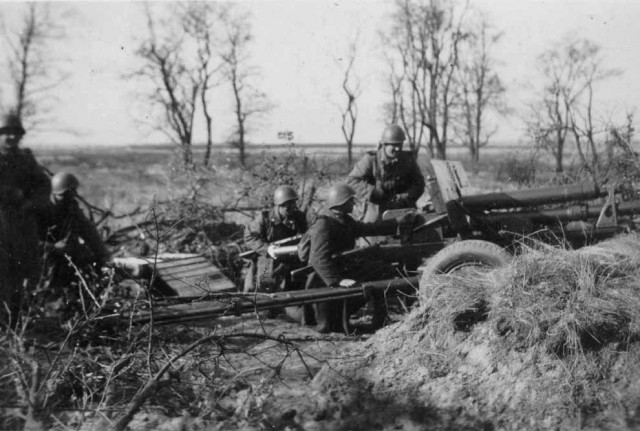 Фотографии из окопа 1942-1945г. Война глазами солдата через камеру "Лейка".