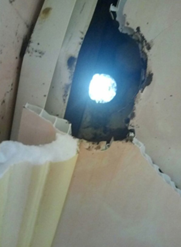 Коммунальщики продырявили квартиру....И сказали это теперь ВАША проблема... Мы не ничем не поможем