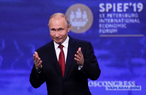 Путин призвал переосмыслить роль доллара