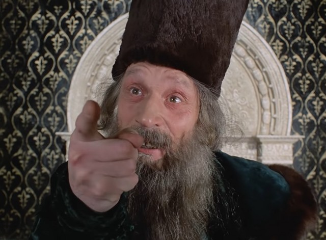 - Зачем брать ипотеку, когда теща одна в трешке? Разменяйтесь и хватит нам на однушку, - не успокаивается муж