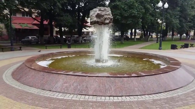 Кирове стоит фонтан «Парящий камень». Это просто магия какая-то!