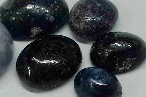 Ученые нашли на Земле минерал Кармелтазит, который тверже алмаза