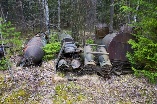 Заброшенная база военного снаряжения