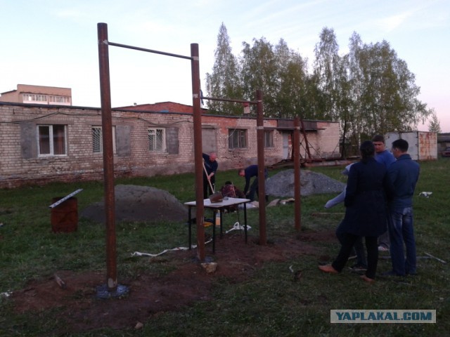 Мегарукажопим спортивную площадку.