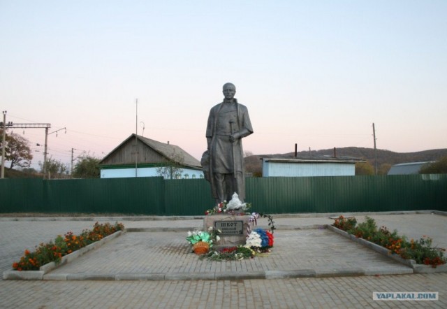 Памятник - это просто  !