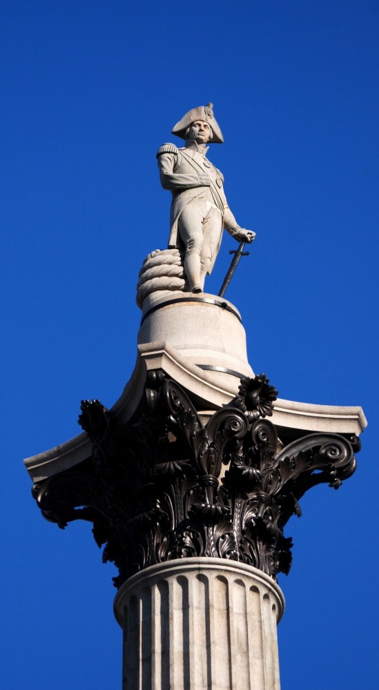 Футбольные фанаты встанут на защиту памятников в Лондоне от вандалов