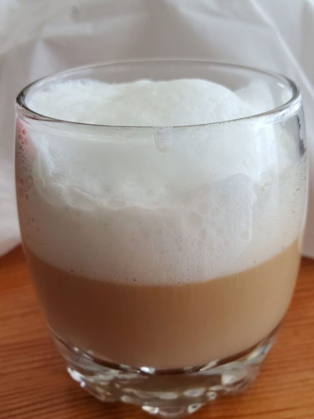 Кофе Дальгона и йогуртный торт.