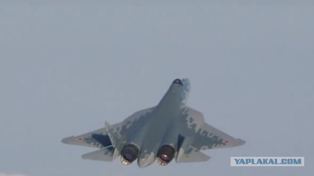 ВКС России получили два серийных истребителя Су-57