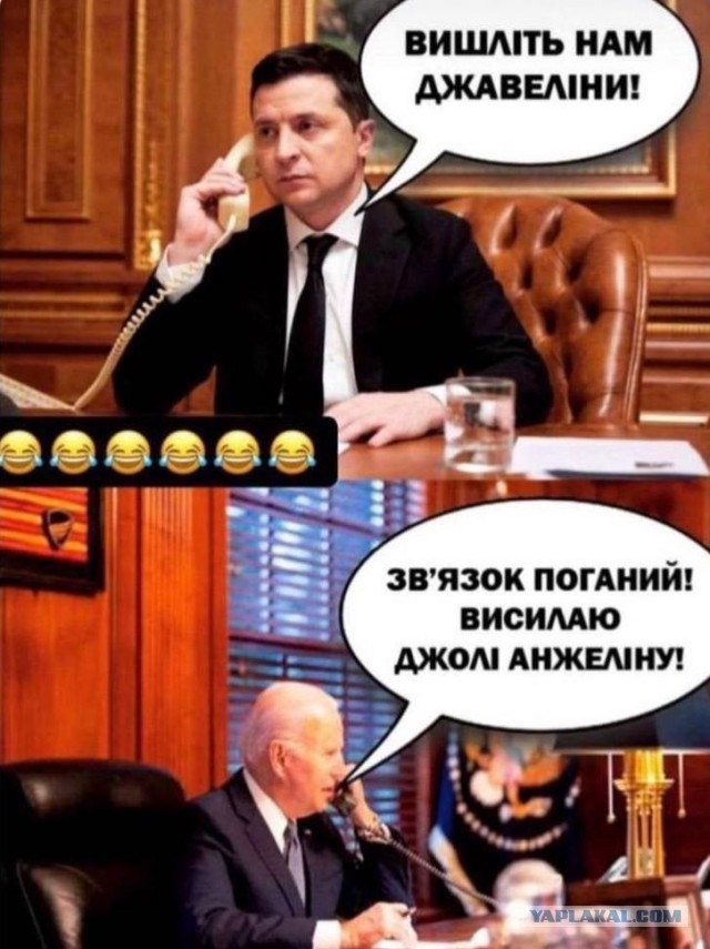 Кадры общения Джоли с беженцами на вокзале во Львове.