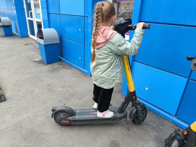 В Совете по правам человека при президенте России предложили запретить детям и подросткам управлять электросамокатами