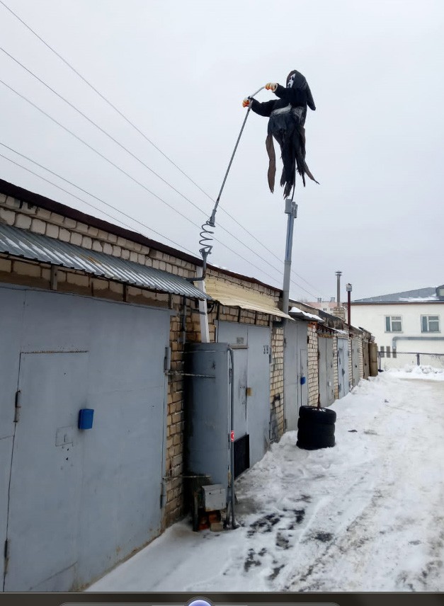 А у нас во дворе есть девчонка одна...