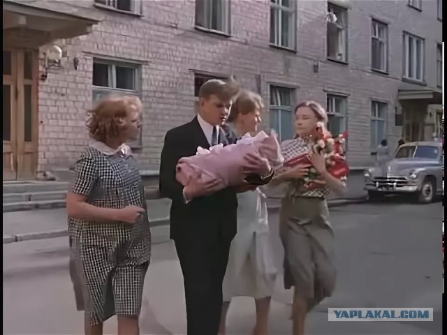 Москвички создали чат поддержки для мам, которых никто не может встретить при выписке из роддома