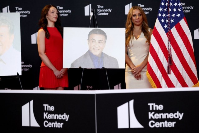 Трамп вручил награды Сильвестру Сталлоне и группе Kiss