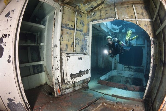 Фотосессии на затонувшем корабле