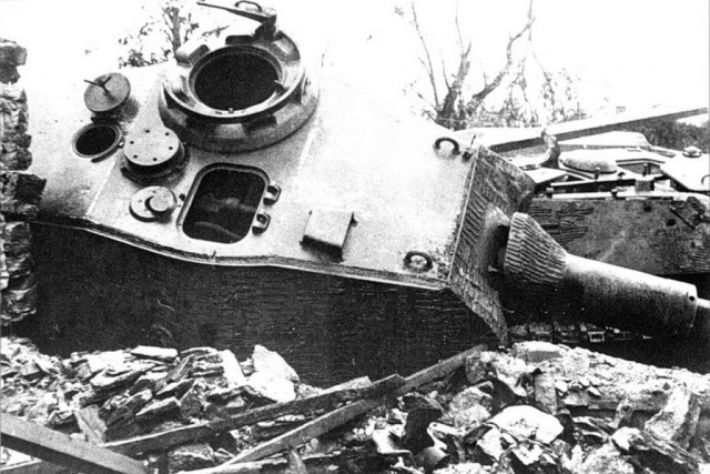 Т-34-85, подожженный панцерфаустом, и замечательные очки, спасшие мехвода