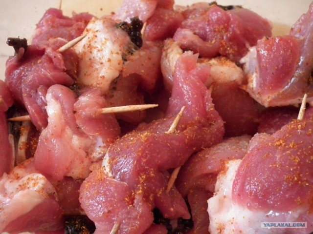 Мясо с черносливом в горчичном соусе