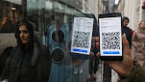 …с QR-кодом — человек!