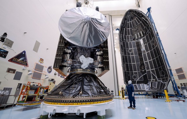 Тяжёлая ракета Falcon компании SpaceX вывела в космос космическую станцию Europa Clipper