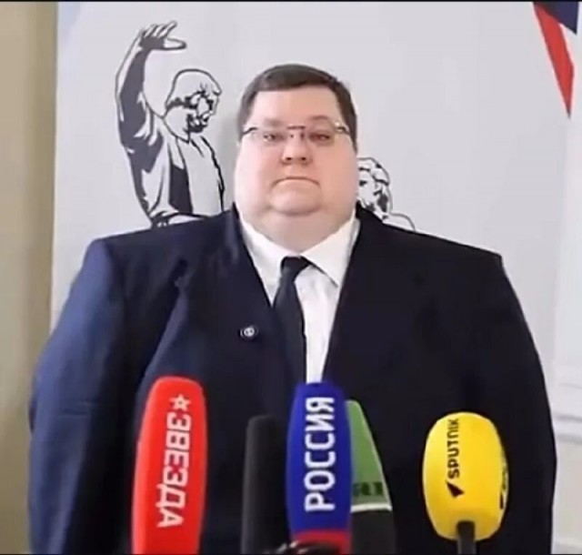 Чайка случайно попала под теннисный мяч