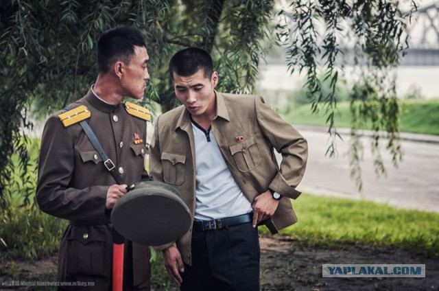 Контрабандные фотографии из Северной Кореи: Ким Чен Ын не одобряет!