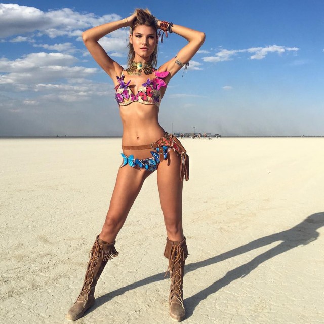 Девчули с фестиваля Burning man