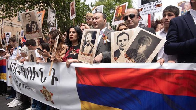 Акция «Бессмертный полк» собрала несколько тысяч участников в Ереване