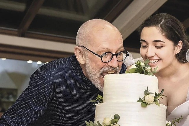 Бывшая жена телеведущего Александра Гордона высмеяла его свадьбу с 23-летней художницей