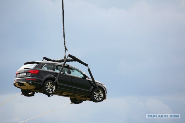 Летающе-толкающий Audi Q7 на МАКСе
