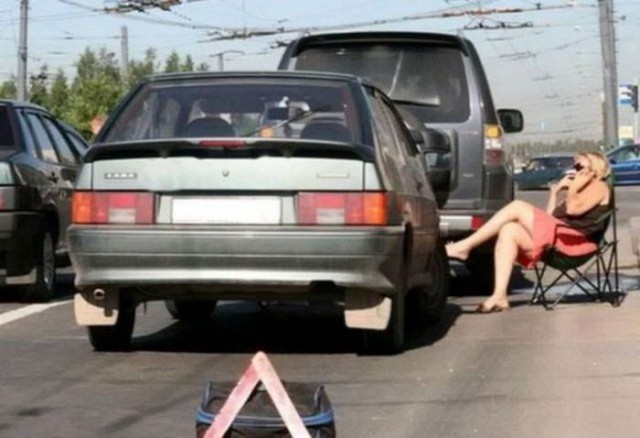Фотографии, раскрывающих трепетное отношение женщин к автомобилям и вождению
