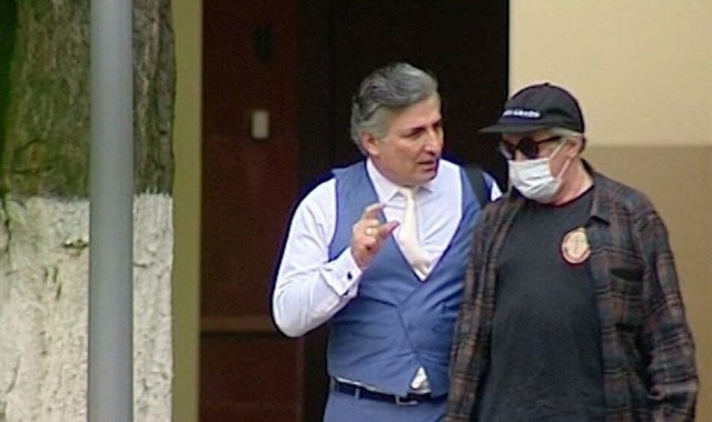 У Ефремова на кухне висит портрет Путина, а стихи про президента он читал "за деньги".