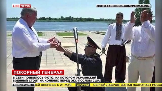 Уронил перед президентами: военнослужащий не удержал ножны от сабли перед Зеленским и Зурабишвили