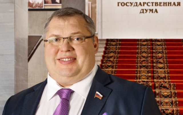 "У нас 2 года нет нормального питания!" Депутат жалуется на "ужасные" условия работы в Госдуме