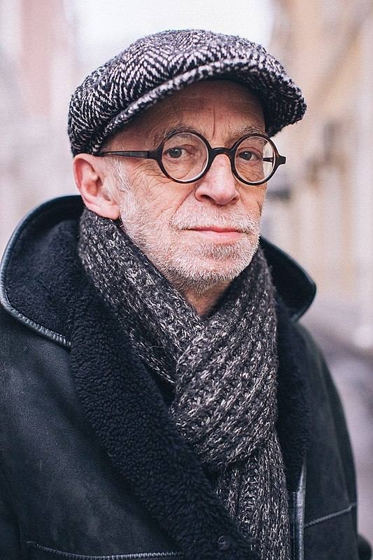 Умер поэт Лев Рубинштейн (UPD: врач поэта и его дочь опровергли слухи о смерти)