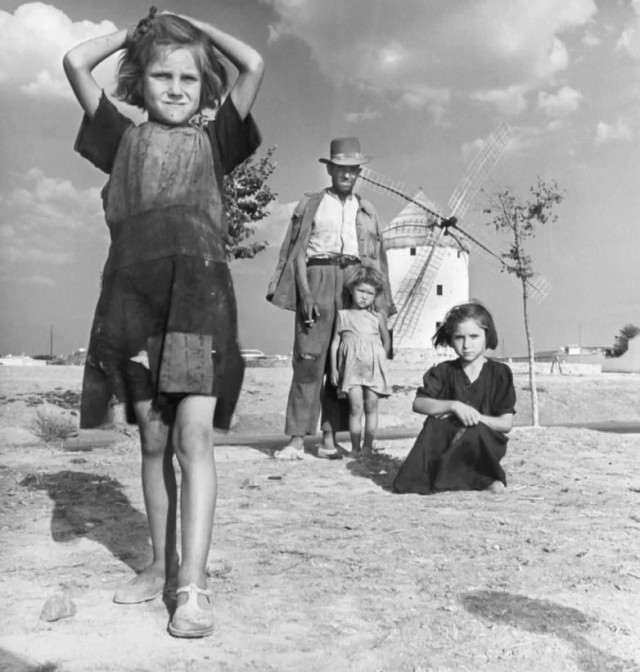 Лица, события, эпохи: редкие исторические фотографии, которые перенесут вас в другое время