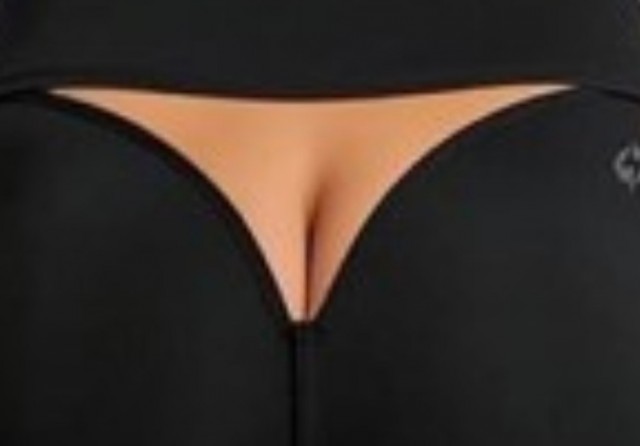 В сети выложили первые в мире леггинсы с жепольте на причинном месте