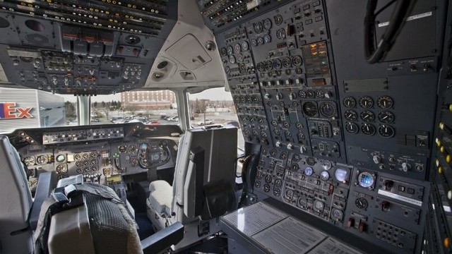 Boeing 767: Как убрать, затем вернуть и снова убрать бортинженера