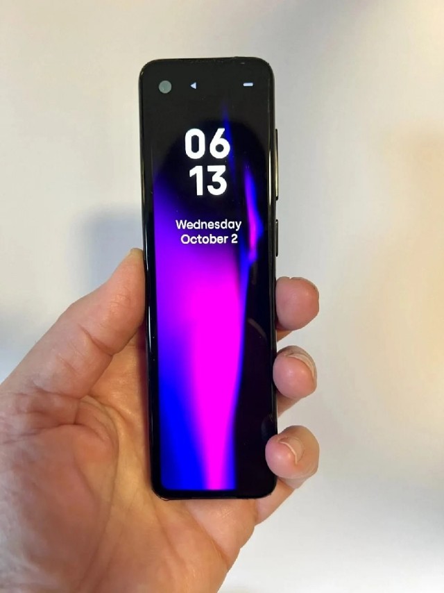 На eBay распродают прототипы Essential Gem — одного из самых необычных смартфонов