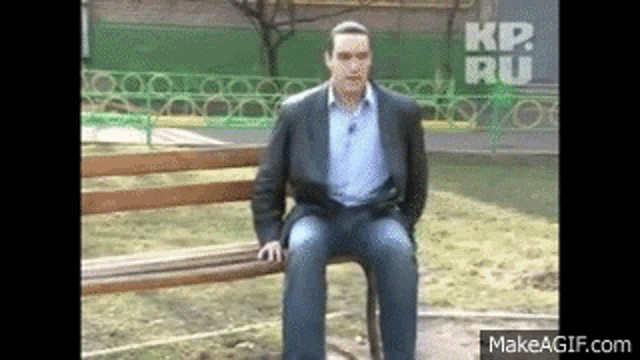 Неоднозначный,но позитивный. Александр Невский поздравил  подписчиков с Новым годом и призвал посетить спортивный зал.