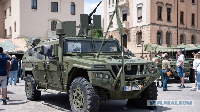 *БАЯН*военные НАТО уронили с высоты внедорожник