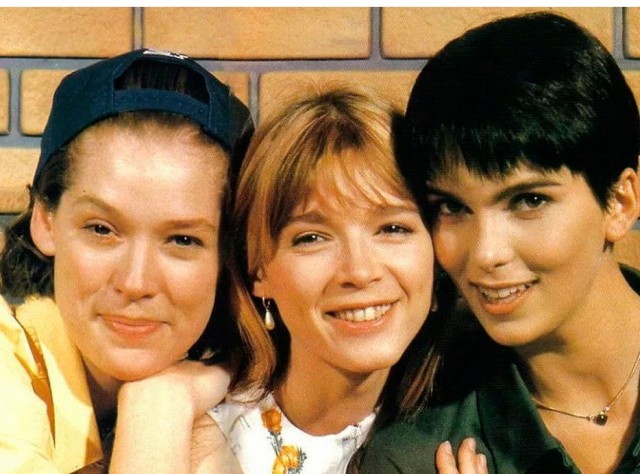 Девчата 90-х и 00-х