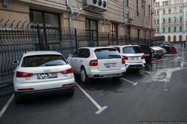 В Петербурге ищут «полицейского», не заплатившего за парковку в ТРК