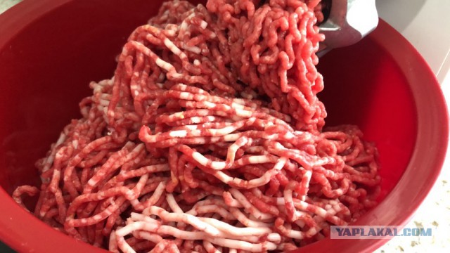 Кнуты, сыровяленые колбаски к пиву.