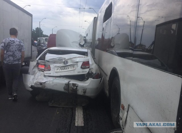 Сам купил, сам восстановил, сам разбил.... и человека убил. Такой вот итог!