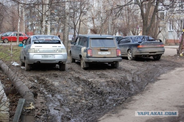 Возмущенные жители Химок прокололи колеса у 30 каршеринговых автомобилей